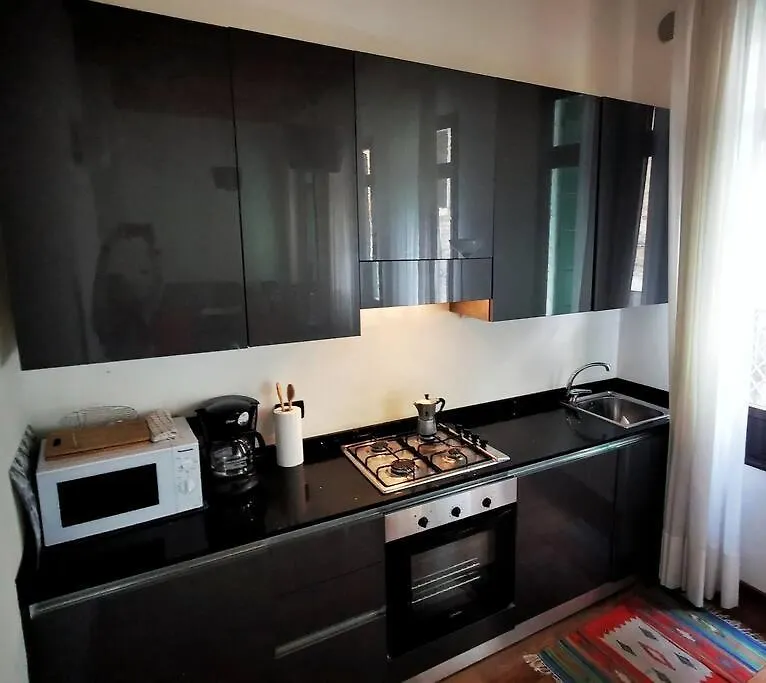 Lovely San Stae Venice Apartment